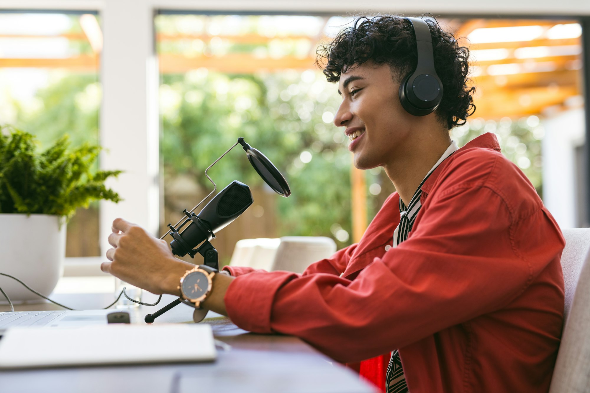 Jurnal Fenomena Bahasa Gaul “Bestie” dan Eksistensi Bahasa Indonesia di Kalangan Remaja